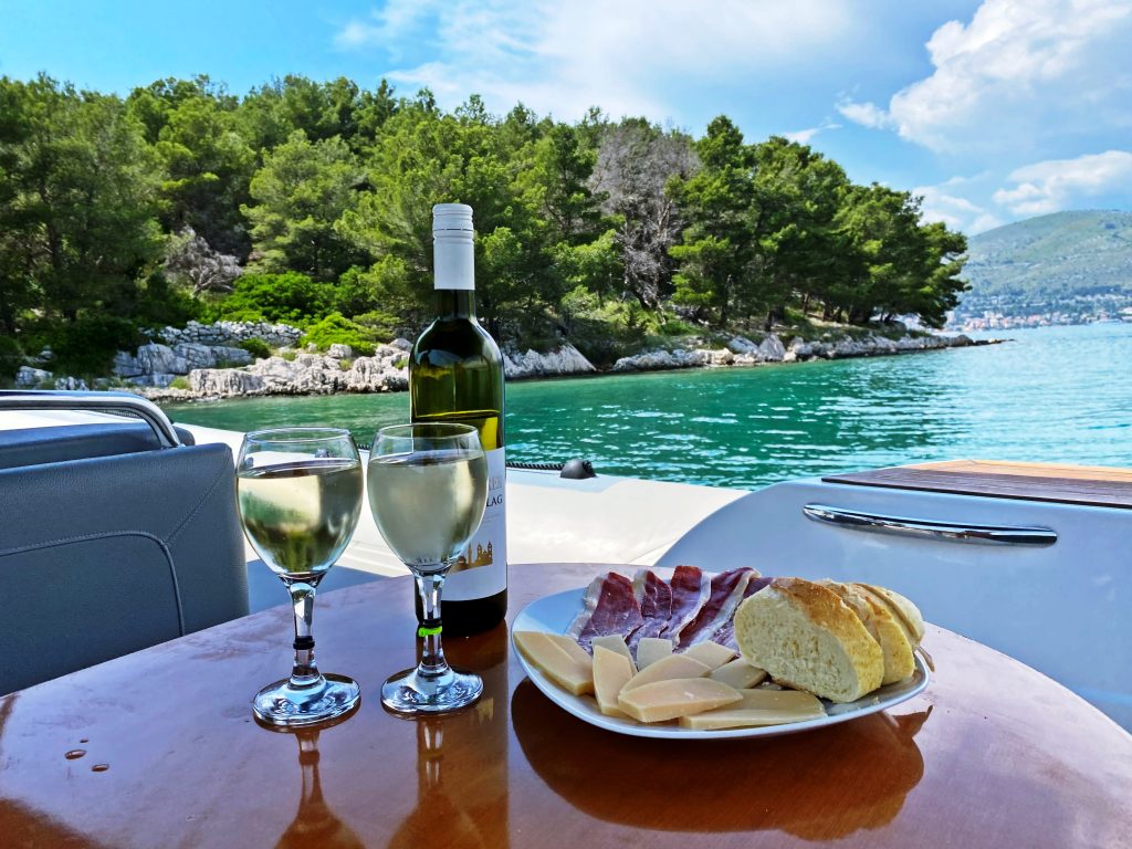 nakiros boat tours split