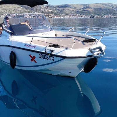 Sundeck 605 renta a boat trogir Split Nakiros