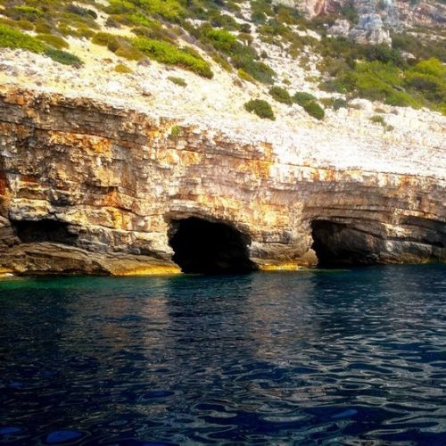 blue cave boat trip nakiros split